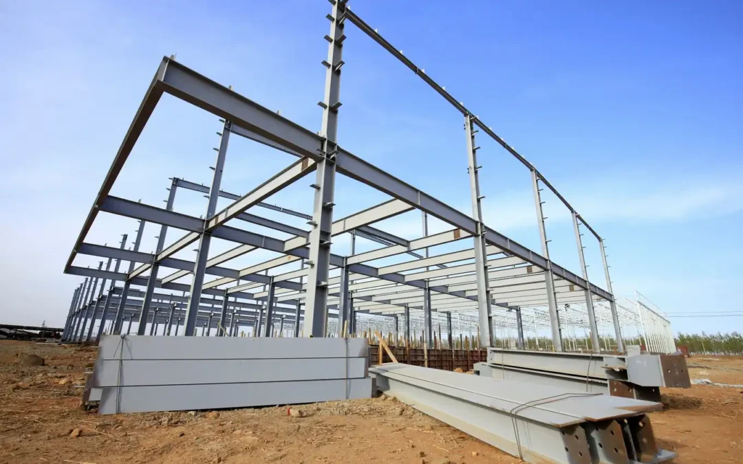 Jak przebiega realizacja konstrukcji stalowej od projektu po montaż w obiekcie przemysłowym